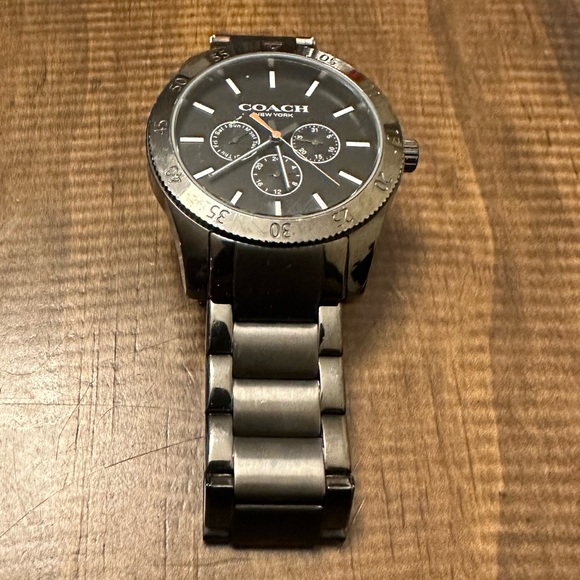 Men’s used Coach Casey Watch - Picture 2 of 3